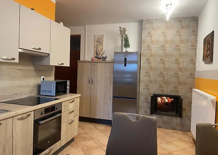 & Forest Paradise צ'רקנו