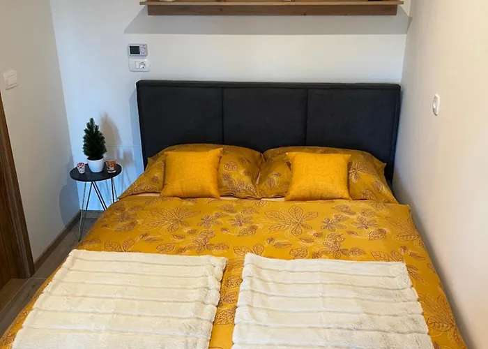 & Forest Paradise * צ'רקנו