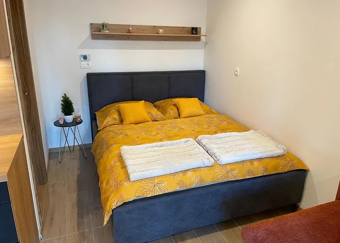 & Forest Paradise דירה צ'רקנו