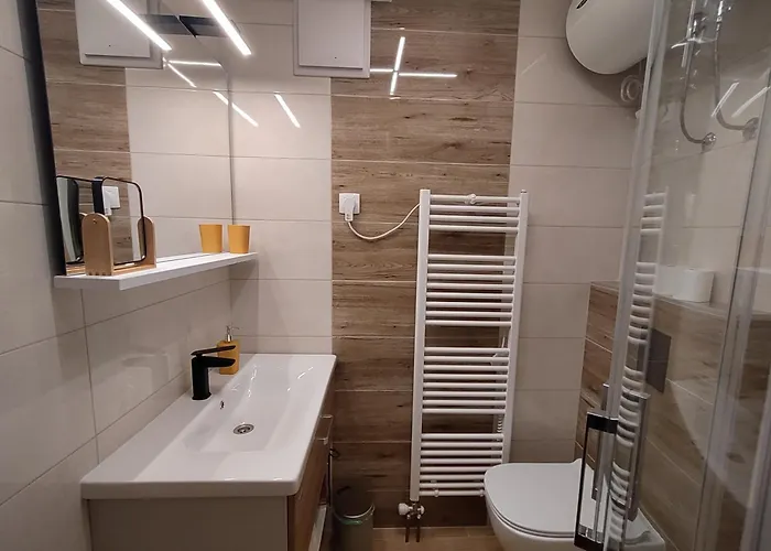 & Forest Paradise * צ'רקנו