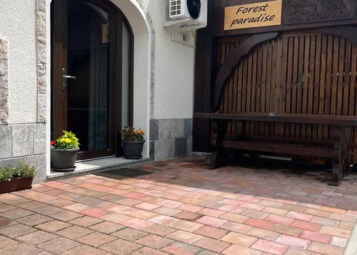 & Forest Paradise צ'רקנו